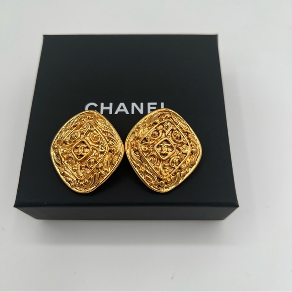 Authentic Chanel 24k gold plated clip on earrings ❤️ - Picture 2 of 3